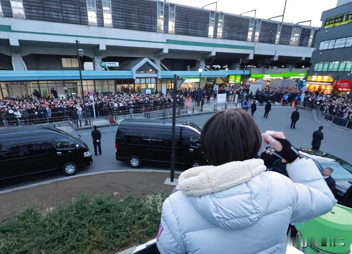 高市早苗为了赢得选举，不惜叫板俄罗斯，认为与俄罗斯的领土争端问题不能一直这样拖着
