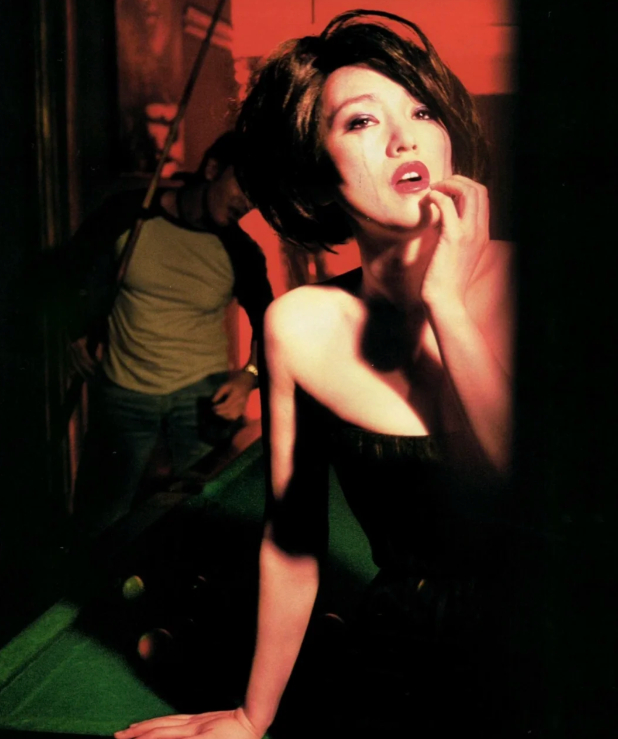 巩俐60岁了皮骨还是那么贴被巩俐的现场状态狠狠折服，已经60岁，皮肉紧紧依附骨骼