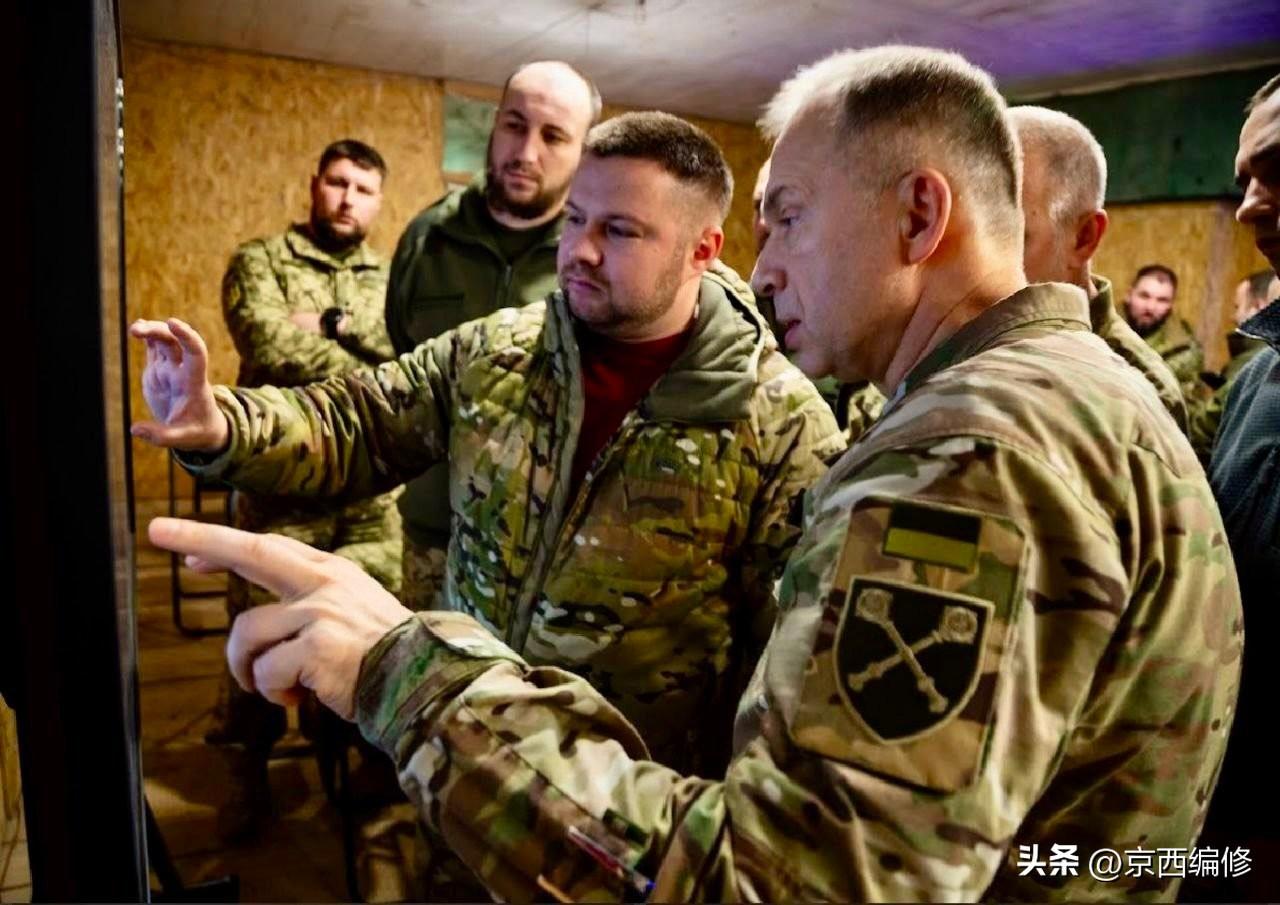 希尔斯基到波克罗夫斯克前线指挥
11月27日，乌克兰武装部队总司令希尔斯基到波克