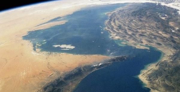 特朗普把我们全骗了！炸高官、轰伊朗、逼谈判，全是铺垫，目的只有一个：把驱逐舰钉进