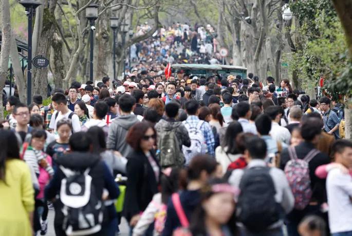 五一旅游业果然爆发，但趋势已经变了，形势正倒逼景区摆脱“门票依赖症”！

临近五