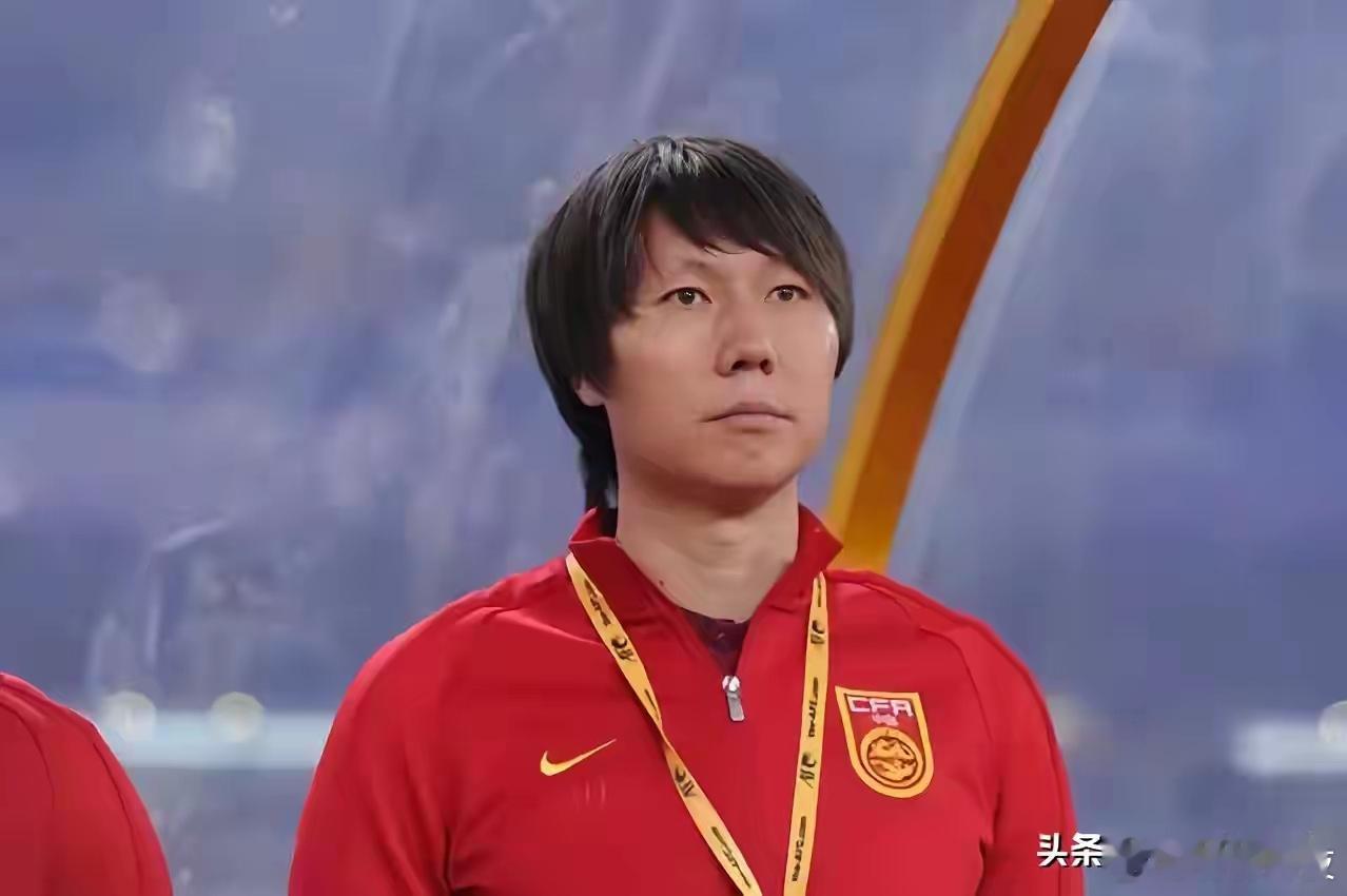 李铁家庭关系一览1、父亲李春融，天津大学毕业，退休前是沈阳黎明机械制造高级工程师