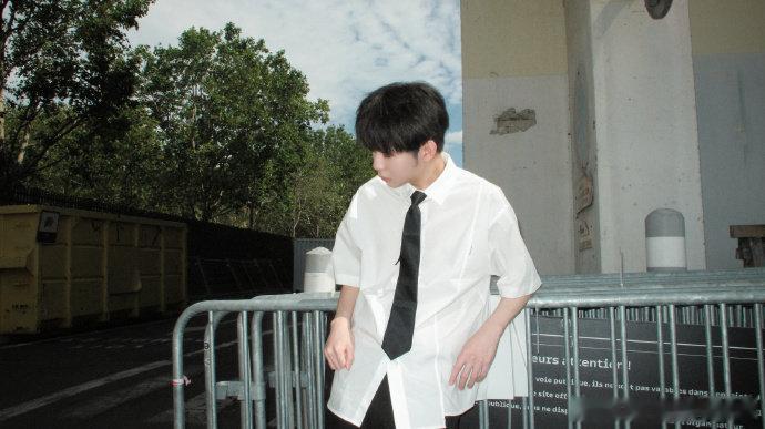 九尾今天正太来的尾少真的越来越嫩了，完全正太来的，萌帅萌帅的九尾XXZ