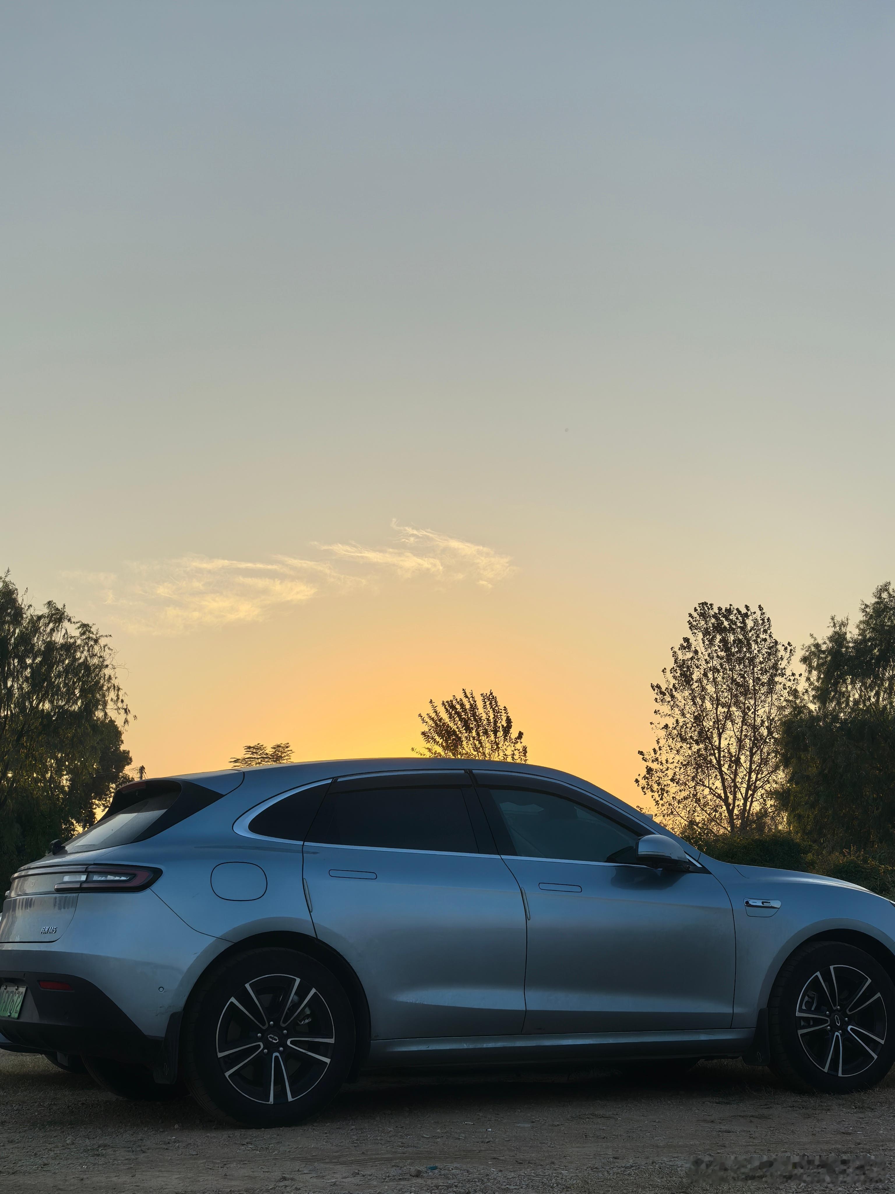 晒一晒我的问界新M5，已经跑了一万二公里了[举手][举手]底盘是真的很舒服，越来