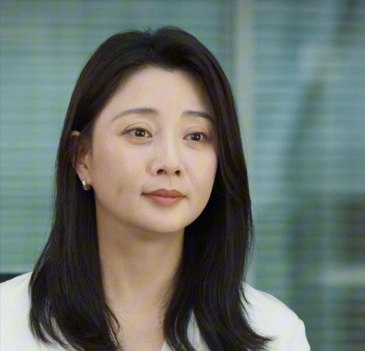 演员殷桃这样说，对待感情问题，她从不看重外表。娱乐圈中帅气的男人实在太多了，时间