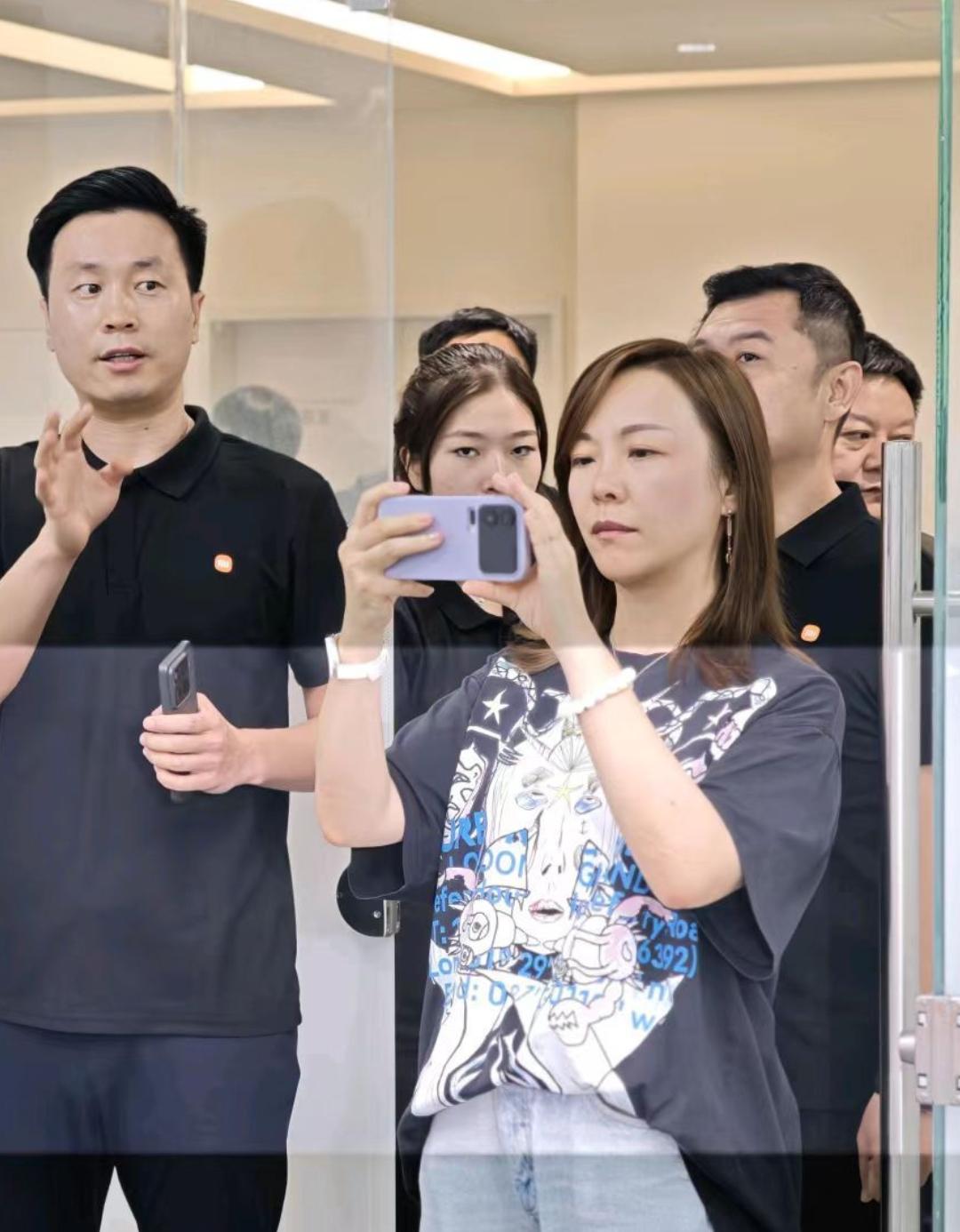 疑似小米16Pro Max真机图曝光，采用后置大矩阵Deco设计，小米11 Ul