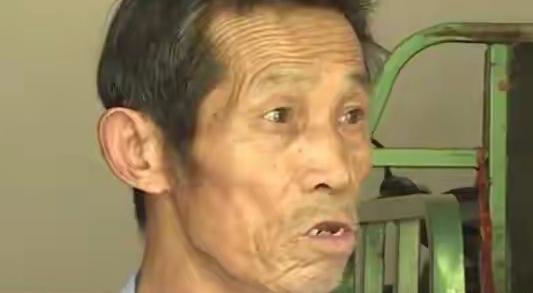 拿到上百万拆迁补偿之后，冯国军直接和照料自己二十年的养子冯涛断了来往，拉黑全部联