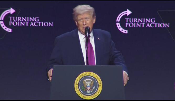 直到如今特朗普依旧没有认清现实！这位美国现任总统公开对自我做出评价，直言自己做得