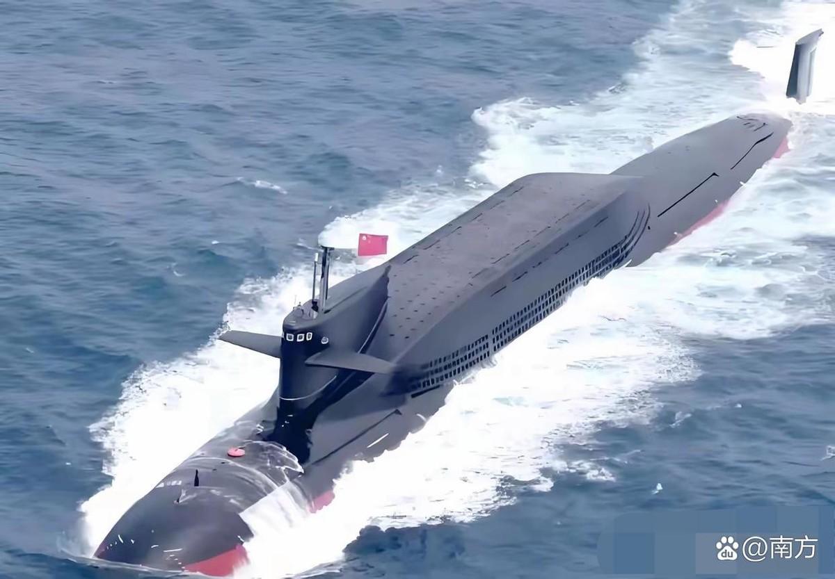 096型潜水艇，雷达看不见，发动机没声音。
在深海，它就是个影子。
你想想那个画