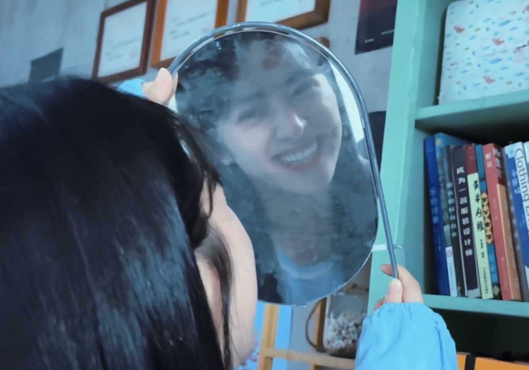 怎么跑出几秒钟神似夏夏夏夏，最近过得还好吗。家里还是那么让你烦心吗依旧认不清cr