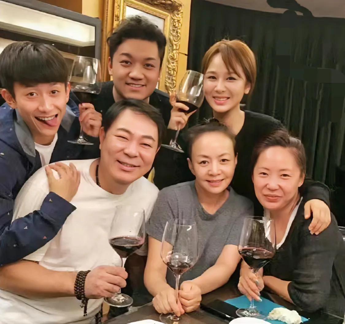 杨紫张一山不知道会怎么看夏东海了，也不知道家有儿女会不会下架  #娱乐#