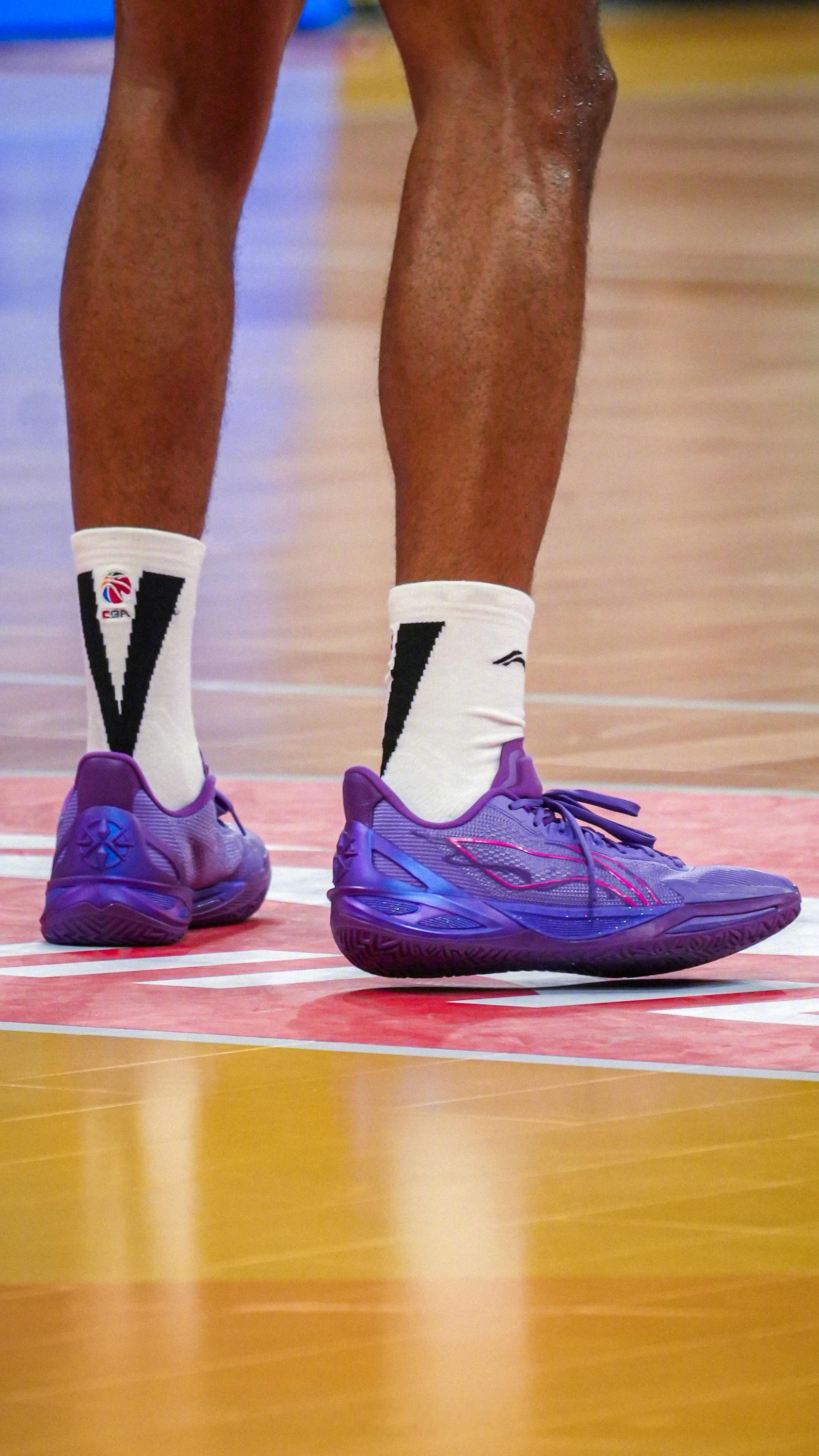 CBA鞋视角 LI-NING LIREN 6V2「Moon」小巴里·布朗季后赛上