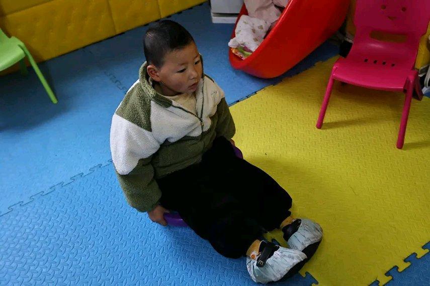 男子外出给妻子准备待产包，不料父子俩天人永隔，一年后孩子又确诊重症这一连串的打击