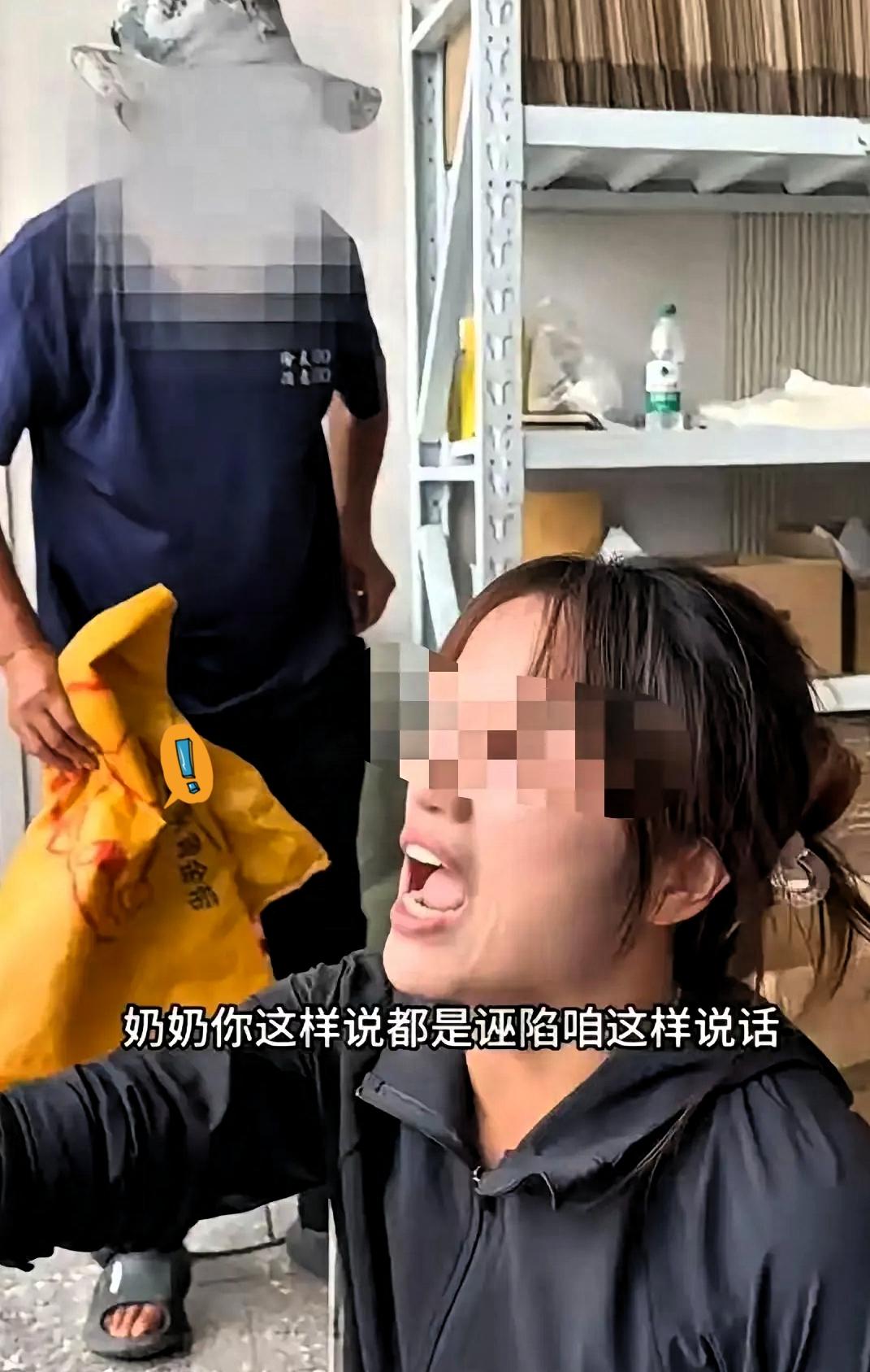 “你跪你的，我骂我的！”村支书吴霞直播帮村里卖干菜卖了两年，结果就因为一次芝麻叶