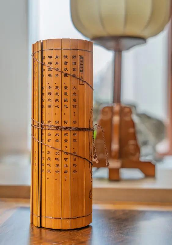 “对酒当歌，人生几何，譬如朝露，去日苦多”，曹操一曲《短歌行》，真切地道出了人生