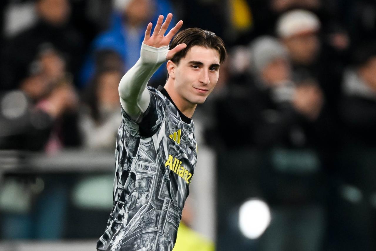 米雷蒂的表现让所有人，包括斯帕莱蒂在内，都感到惊讶。

他在对阵克雷莫内塞、萨索