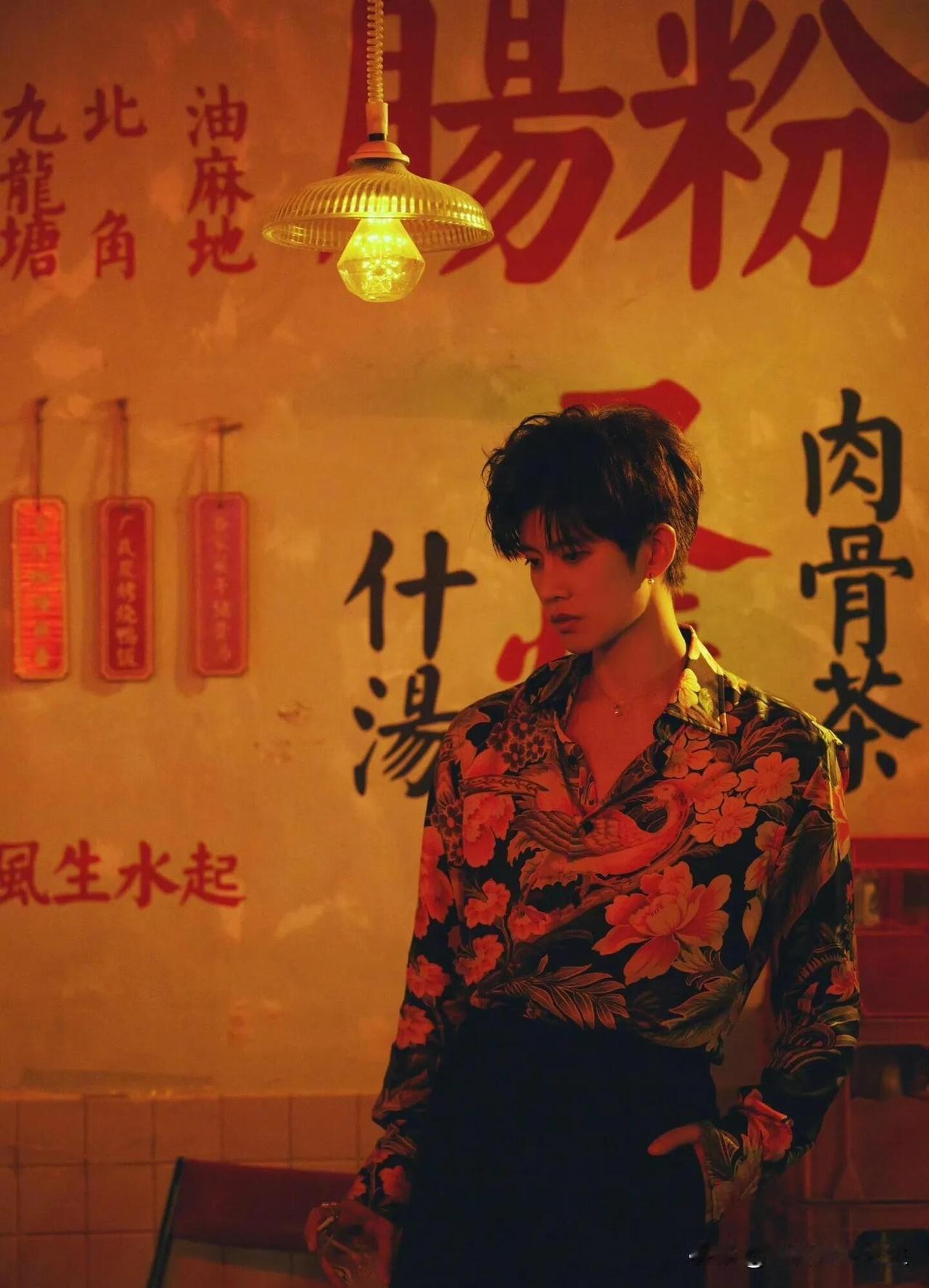 天啊任嘉伦，这个装扮帅炸了！古装现代都能轻松驾驭，不愧是颜值天花板！任嘉伦 任嘉