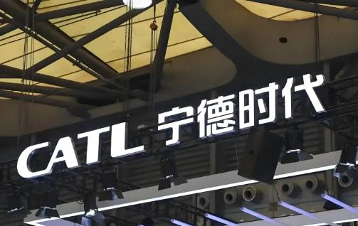 宁德时代这一手太绝了，完全是降维打击！

眼见各家车企缘于降价混战赔得怨声载道，
