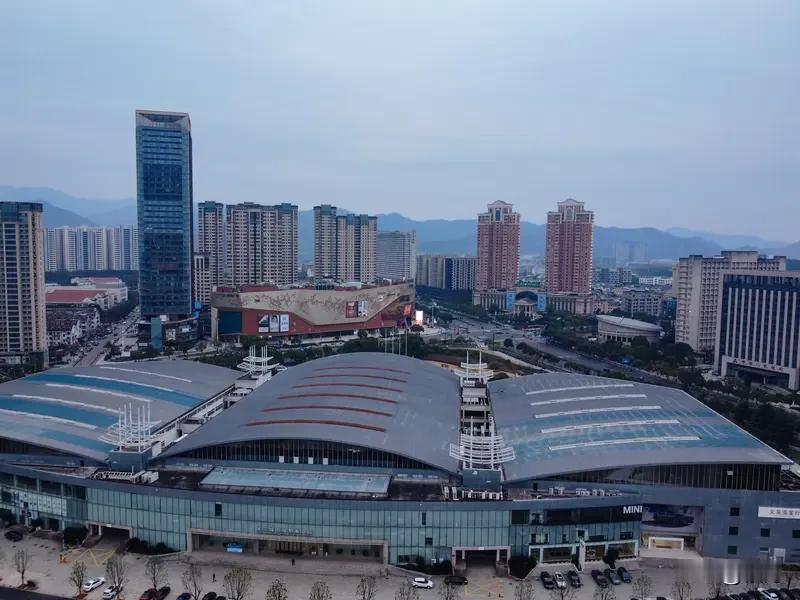 义乌成为特色旅游地挺让人惊喜的。义乌不仅是小商品之都，还有很多独特之处。
像义乌
