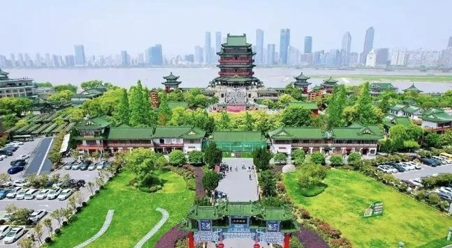 马上快到“八一”建军节，建军节去哪里能感受到浓浓的节日氛围，感受祖国的强大与富强
