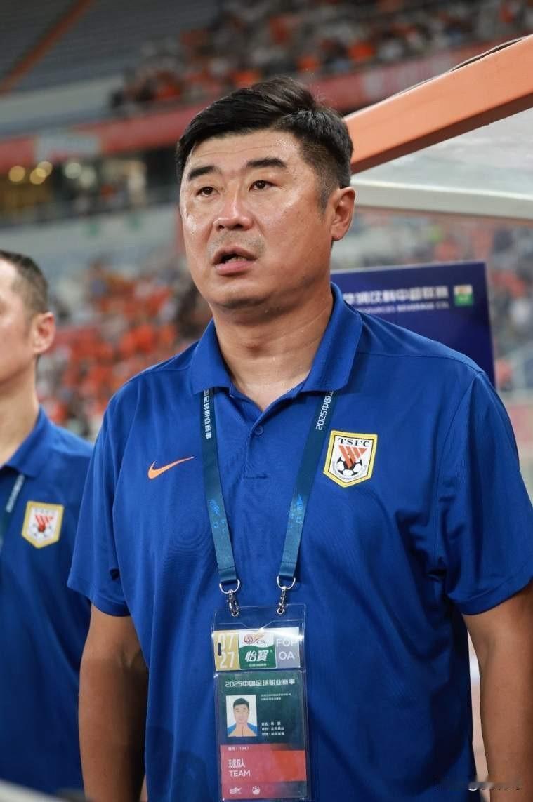 山东泰山客场对阵深圳新鹏城赛前发布会今天下午进行，教练组组长韩鹏带领队员彭啸出席