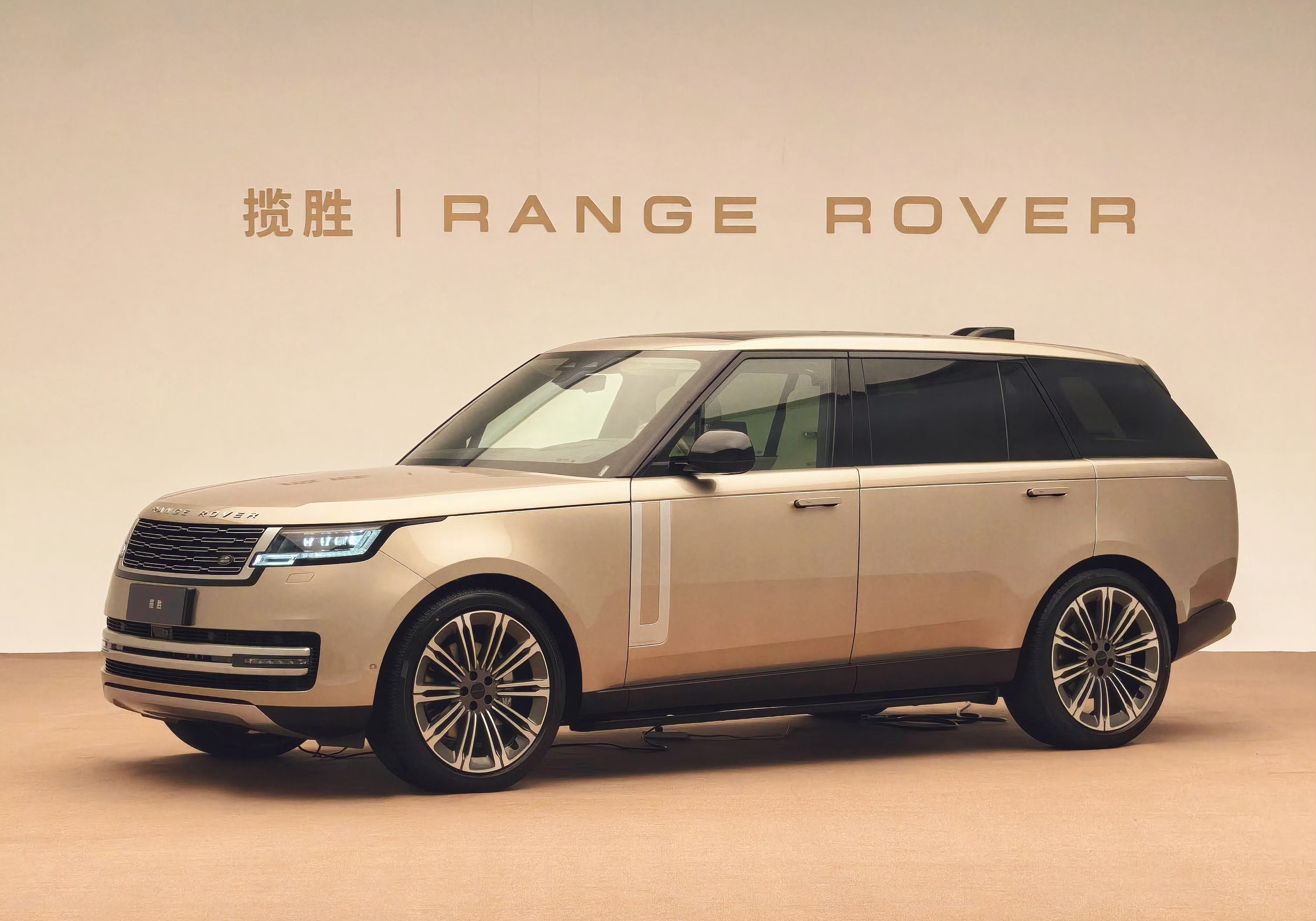 揽胜这个车子，宣发每次都是金色，结果卖的全是黑色，我几乎没见过金色的实车