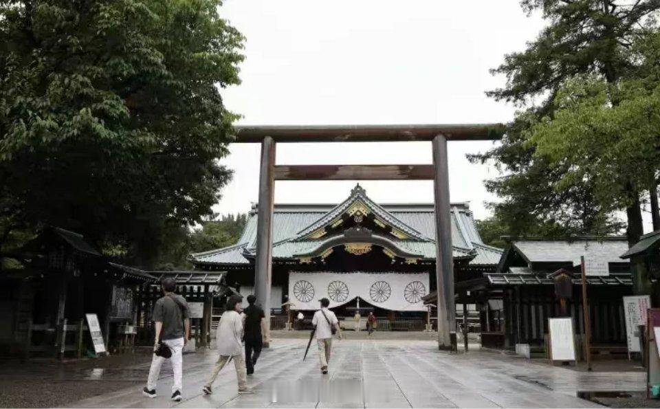 日防相小泉进次郎参拜靖国神社，怎么办？谴责无意义，唯有宣布制裁这个选择！很难想象