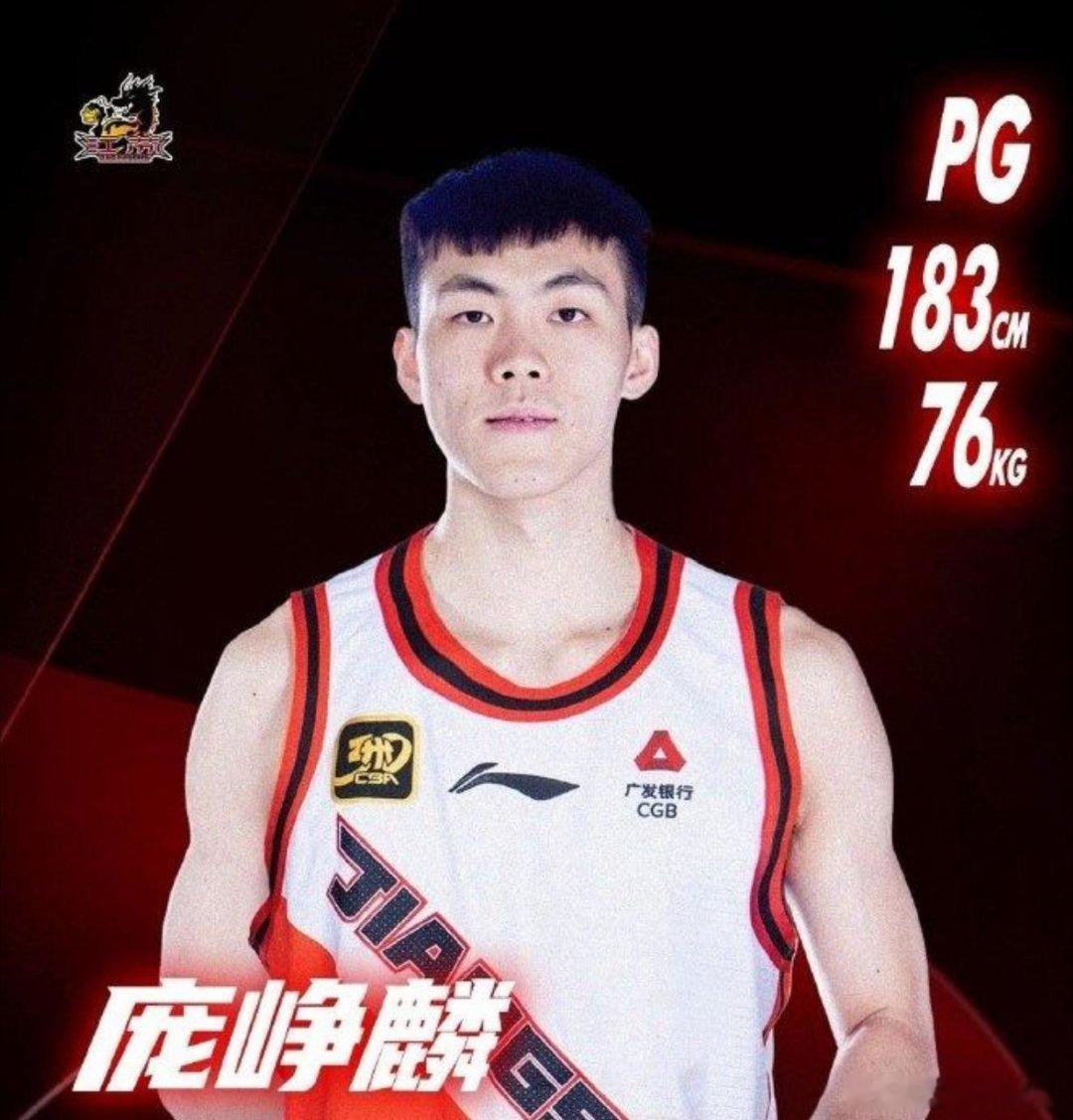 中国男篮热身赛对战荷兰男篮，后卫线真的太乱了。这个庞老六是怎么能入选国家队的？瞎