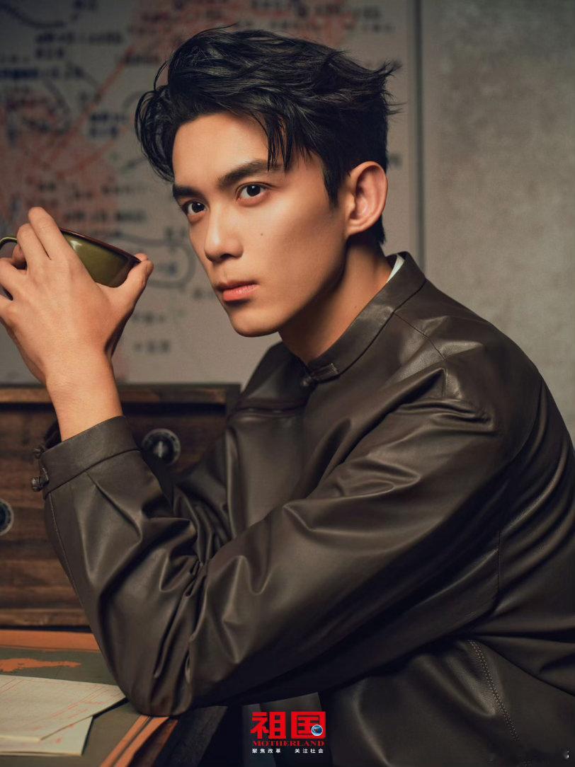 演员吴磊《祖国》杂志2026年4月下期封面人物 