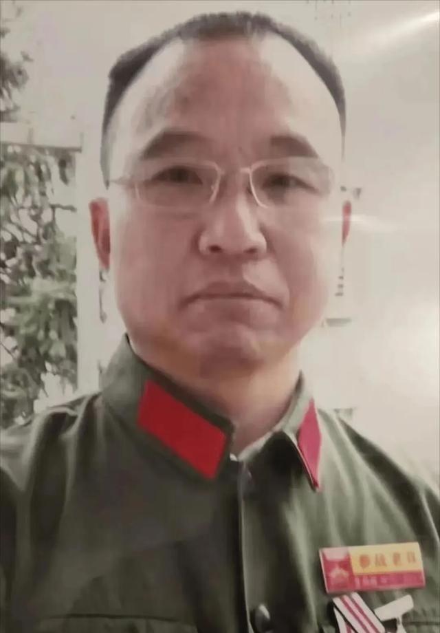1984年，李陶雄中弹后抢救无效，壮烈牺牲，谁知遗体送往后方安葬时，莫名从车上滑