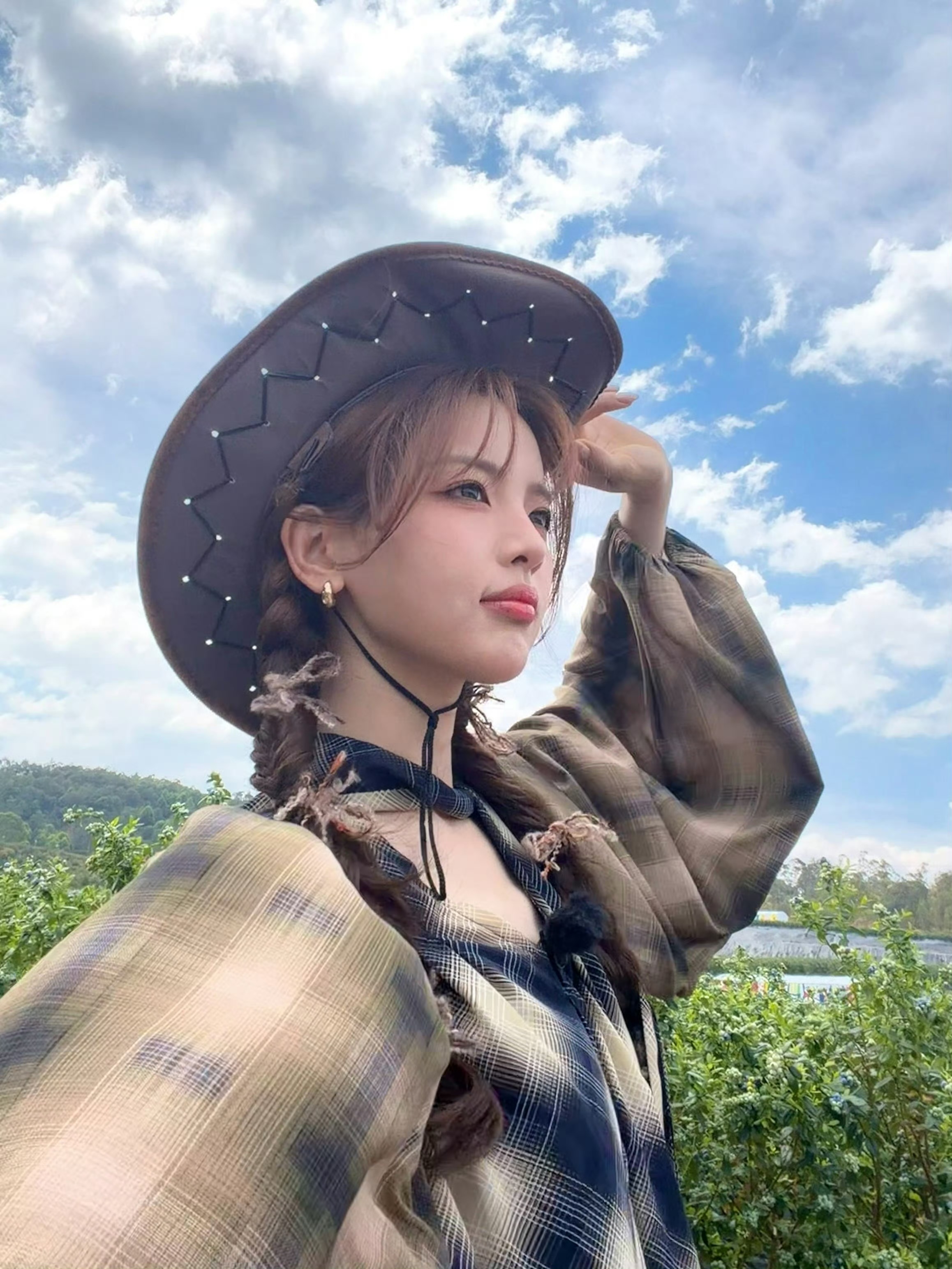 杨超越极限挑战 农场随拍好美啊！嘟嘴比耶活力满满谁还不知道超越是农场主理人来的又