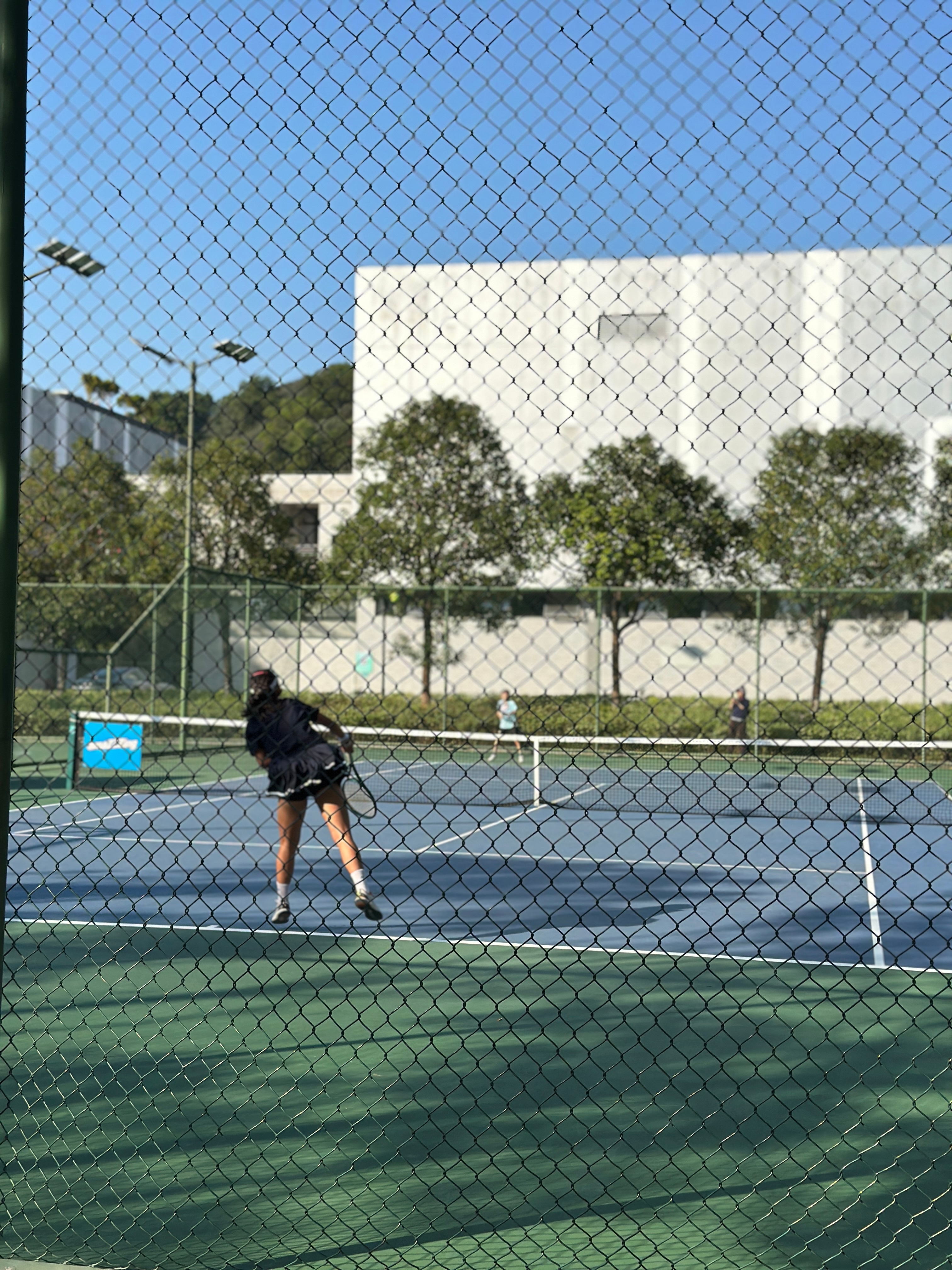 还在东莞，乐不思沪。看了张之臻和孙发京的训练，向王楚涵请教了发球的平衡感，以及我