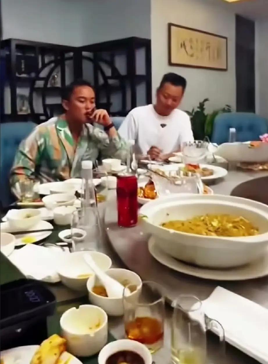 真是人狂必有“天收”！

瞧瞧这位白家二公子白应苍，当初是何等风光！一场寻常的朋