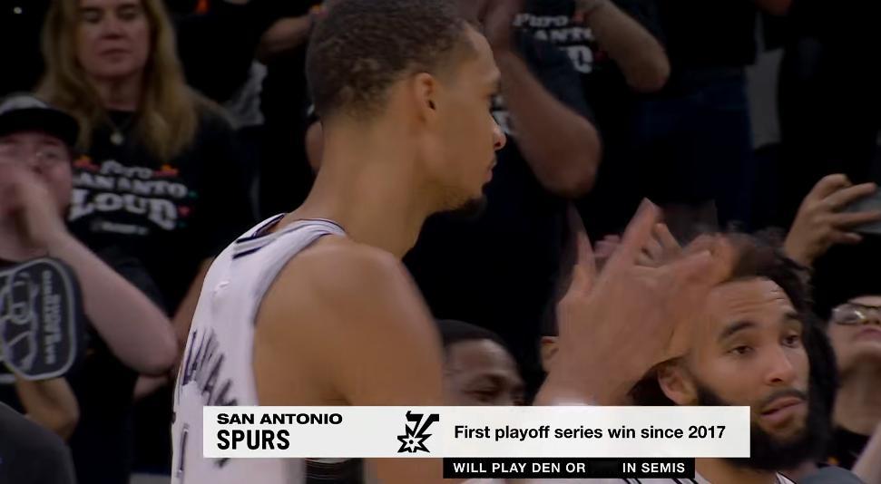 马刺主场敲响战鼓，他们自2017年之后再次进入季后赛下一轮，4比1轻取开拓者。接