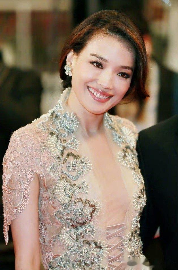 #舒淇威尼斯电影节主竞赛评委# 威尼斯电影节宣布：中国演员舒淇将担任今年/第80