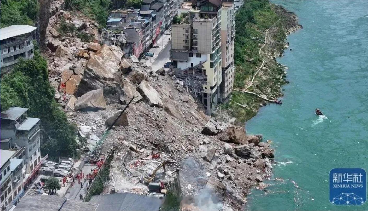 重庆山体崩塌11死50失联10人受伤、11人死亡、50人失联。人类在灾害面前还是