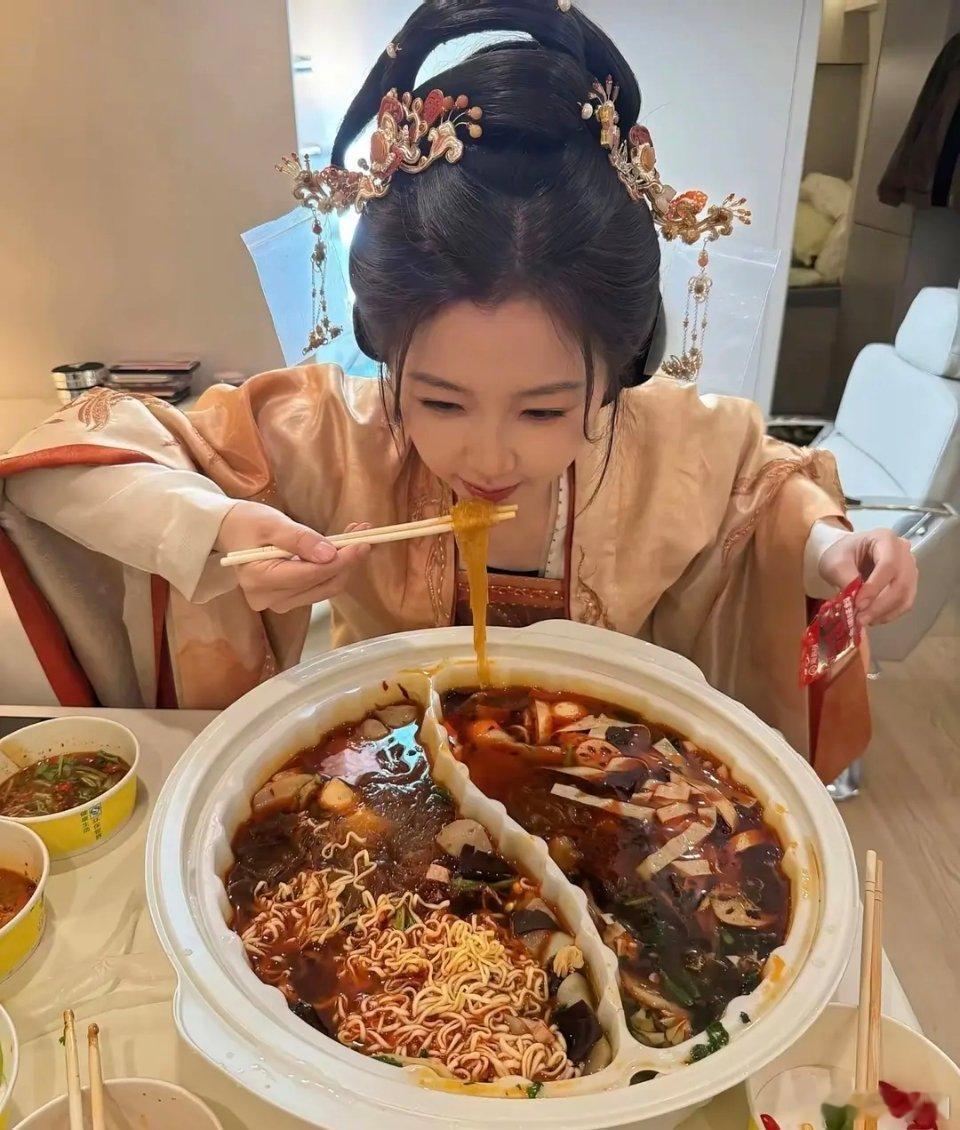 虞书欣真就一点都不控制饮食啊。。。 