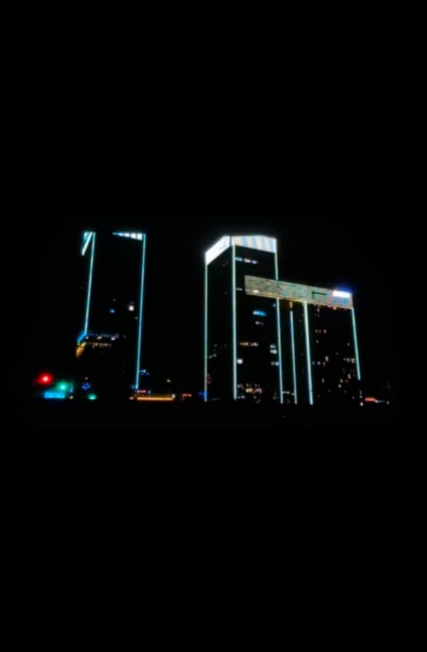 看到郑州演唱会 vcr 里的 LH 大楼，就想起鹿晗曾在这里打卡的身影。这些细碎