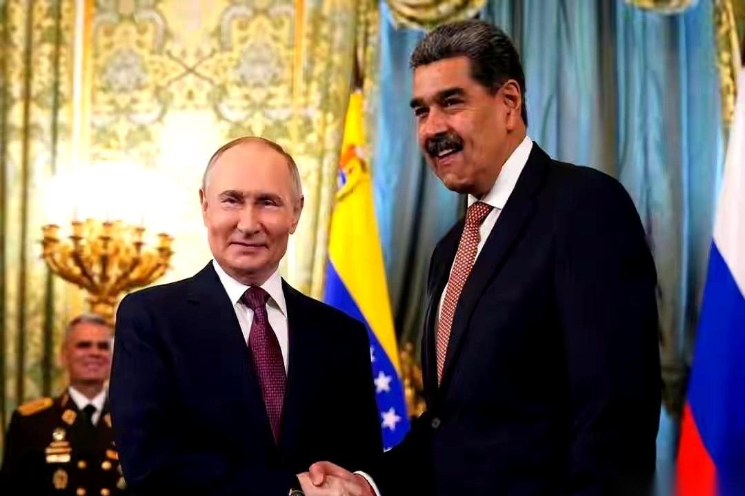 这通电话，说白了，就是隔着半个地球递过去一句话：你别怕，我还在。
一句来自普京的