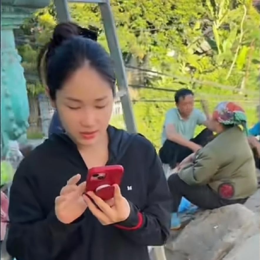 太好了，小松和秋秋越南省安沛工地又可以开直播了。小松和活秋秋就不用每天都往河口跑