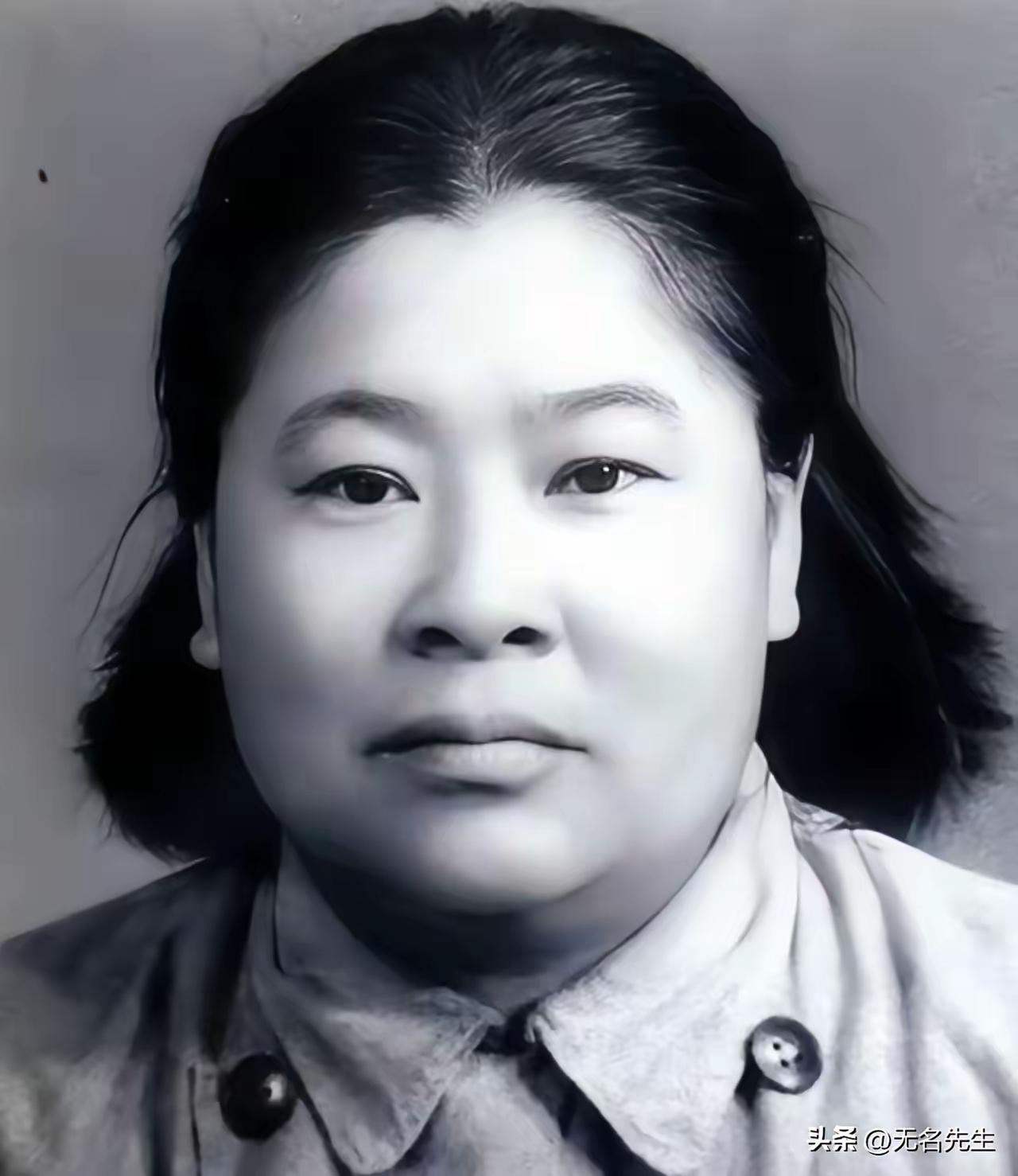 1935年，土匪黑七提出要与红军单挑，何子友去迎战，她对黑七说：“比武如果我赢了
