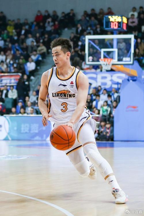 持球攻击手是顶级稀缺资源，顶稀就是值钱。有起伏也值钱，有伤病也值钱。有能力在CB