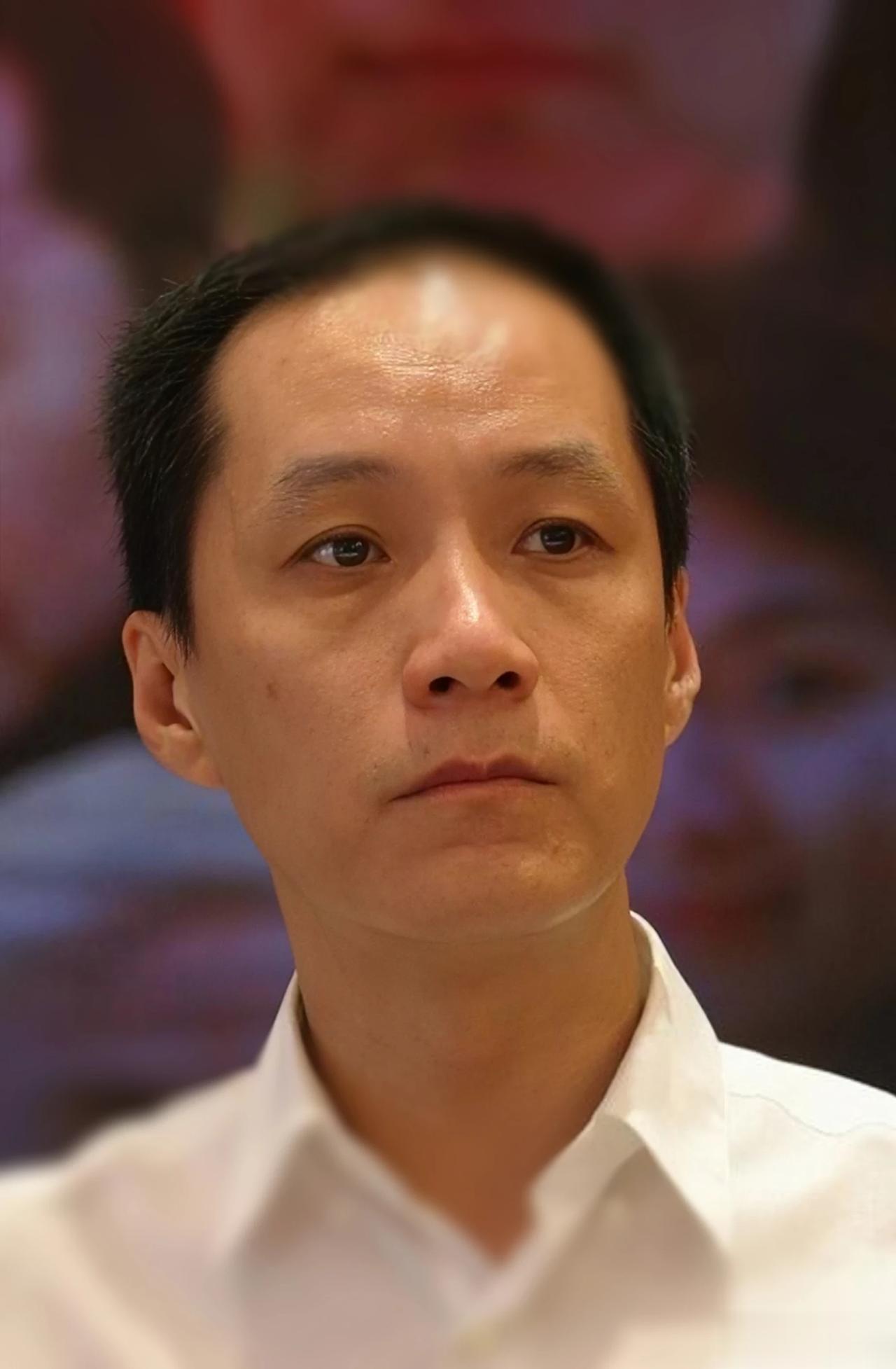 人艺掌门冯远征，评价新一代年轻演员，直言快语的说:来人艺应聘的艺术院校学生，水平