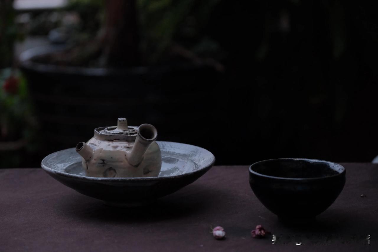 梦见自己总是不被宠爱的那个孩子，却总是全心的付出着。
#生活需要念想# #生活与