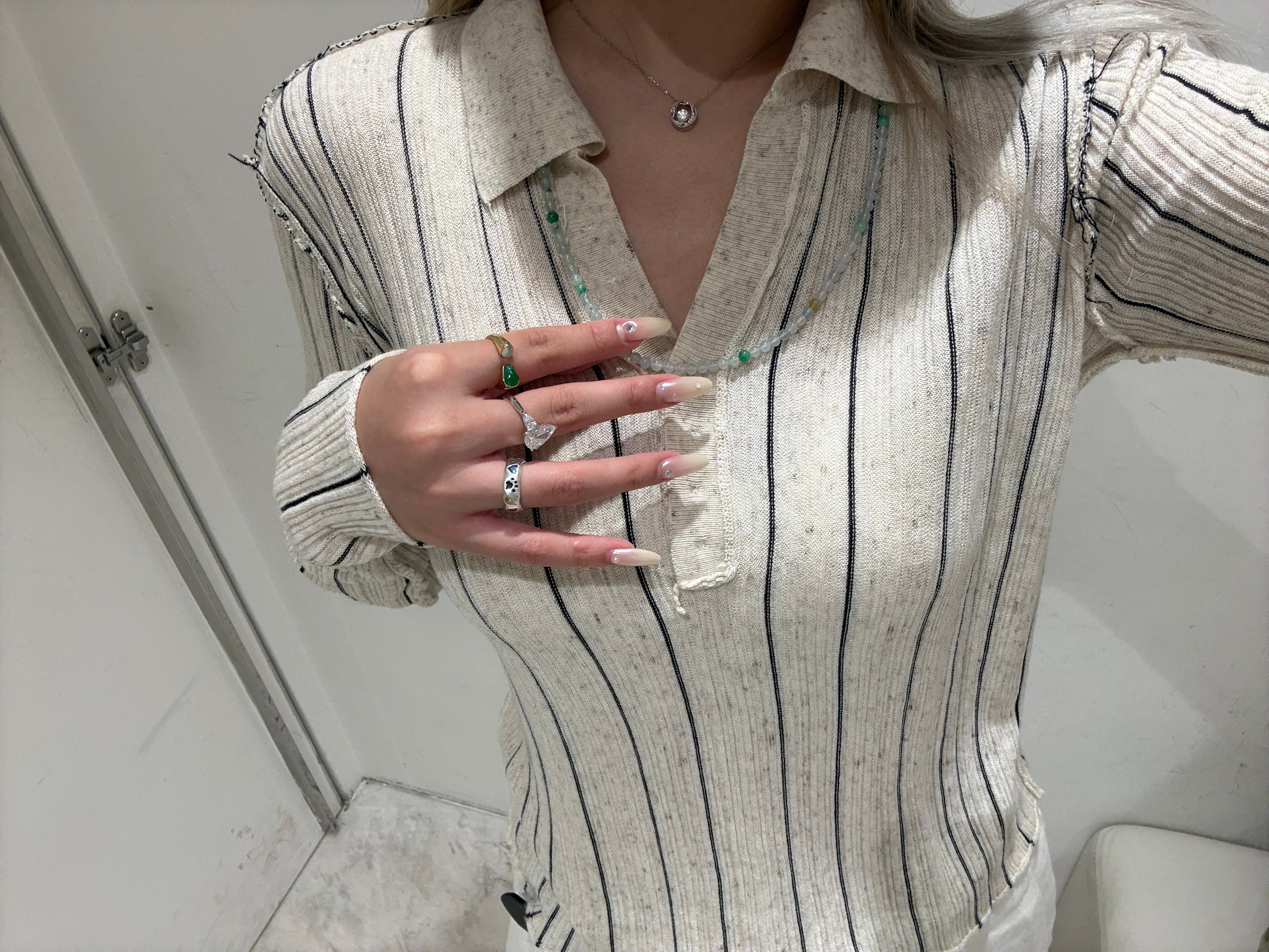 去skims那边试了四件衣服，换回来之后感觉今天搭的培育钻和翡翠挺美的就拍了一下