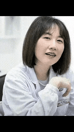 说真的……是真的挺漂亮，身材也好，而且从她日常视频看，她的性格应该也不错。

都