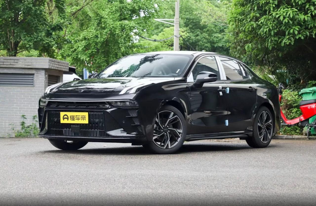 如果你预算10万左右，想买一台颜值能打、开起来带感、配置还不抠搜的二手车，那领克