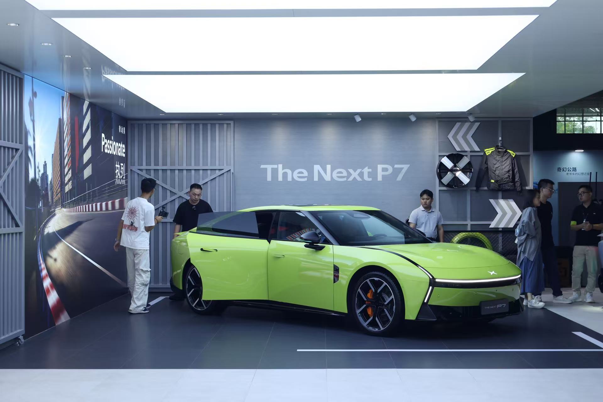 2025成都车展 全新小鹏P7这造型设计太有辩识度了，鹏翼版更是拉风。[色]这就