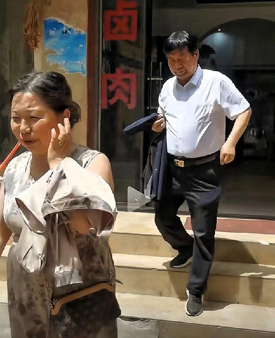 医院没有赔偿姚策治疗费用的时候，亲娘亲媳妇吓得往后躲，一分钱都不出有些亲情，在金