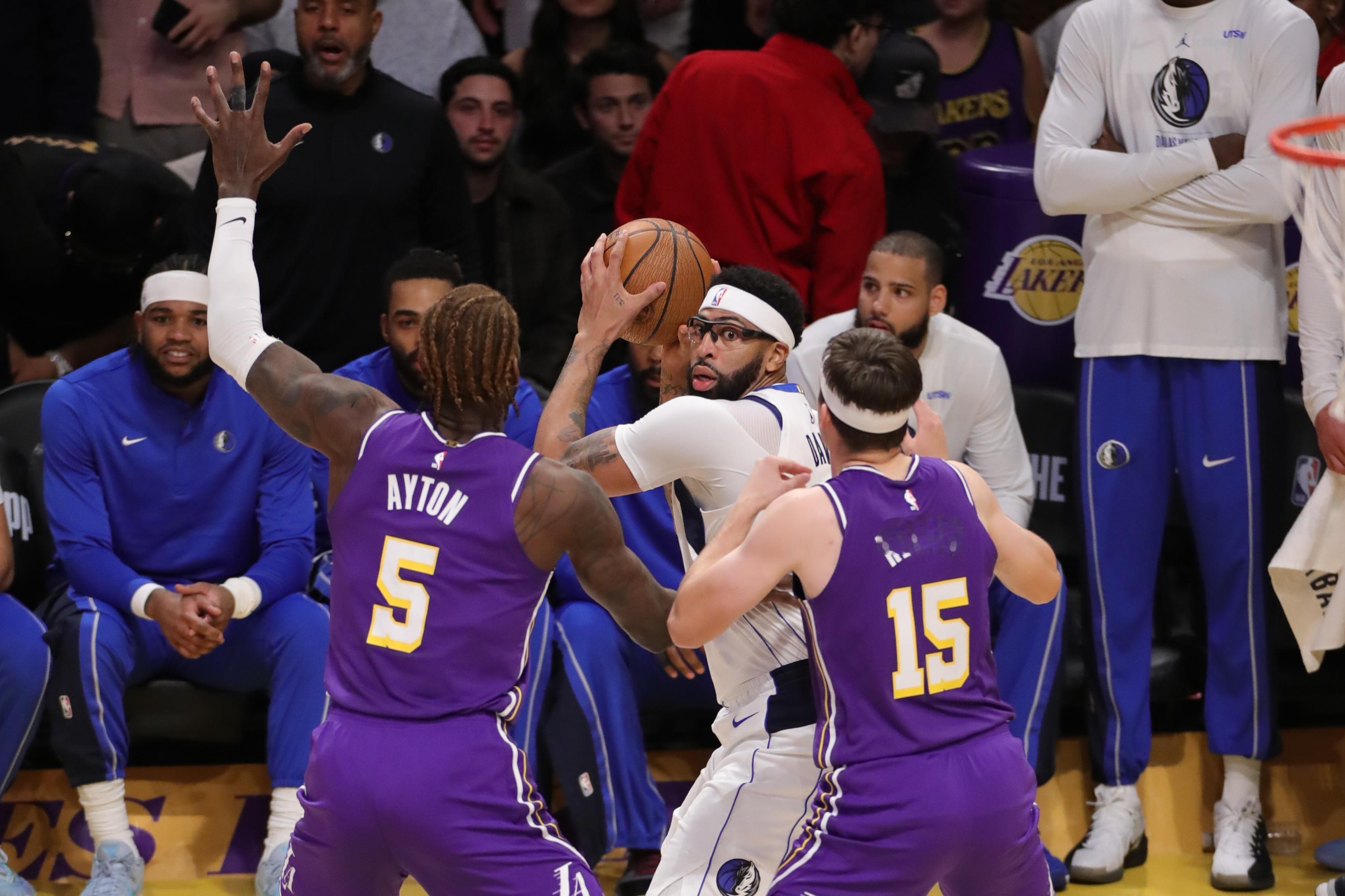 独行侠：要不我改行做慈善？皮尔斯在节目中谈到了湖人的未来。他说：“我觉得他们应该